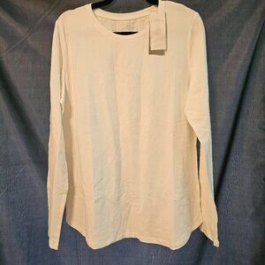 New Directions white crew neck long sleeve t-shirt. NWT. Size XL